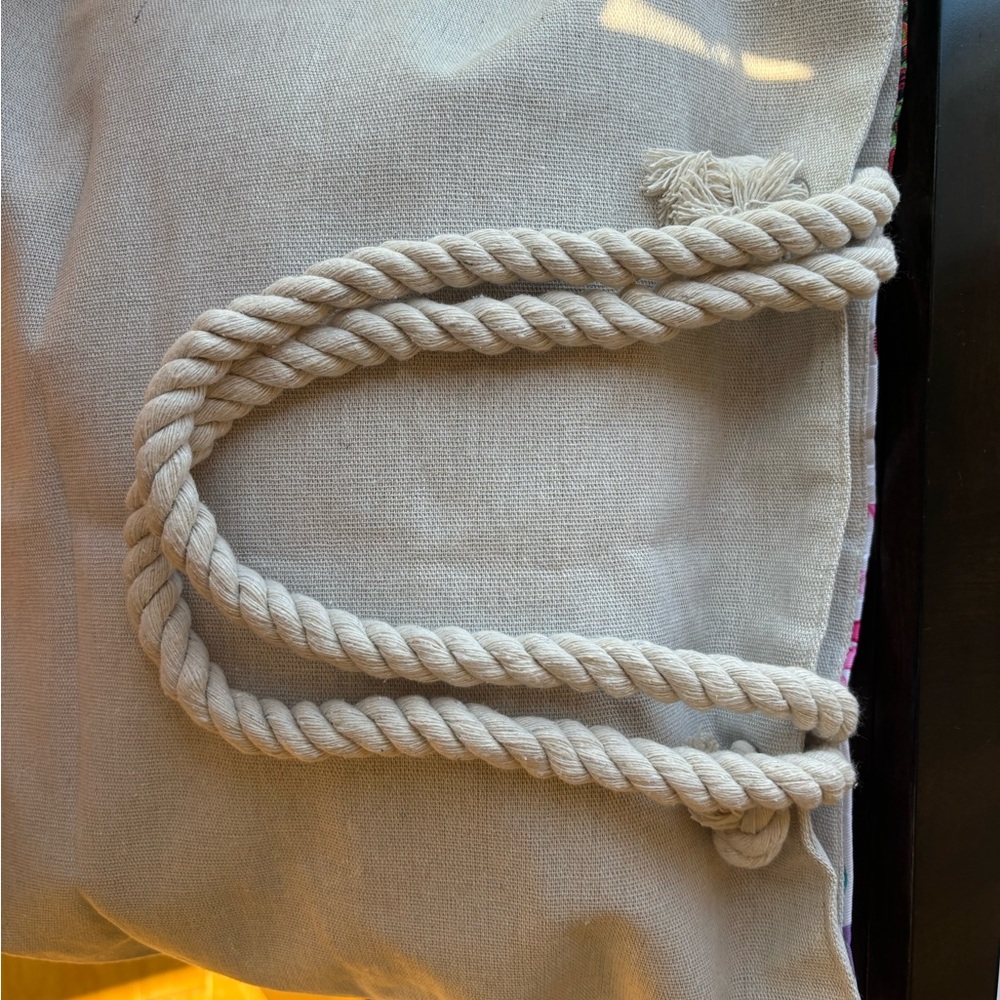 New Medium Size Mandela Design Zipper Closure Lined Tote - Picture 3 of 5